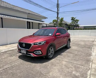 Vooraanzicht van een huurauto MG HS op de luchthaven van Phuket, Thailand ✓ Auto #14033. ✓ Transmissie Automatisch TM ✓ 0 beoordelingen.