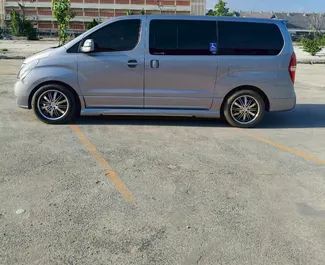 Hyundai H1 2017 met Aandrijving achteraan systeem, beschikbaar op luchthaven Bangkok Suvarnabhumi.
