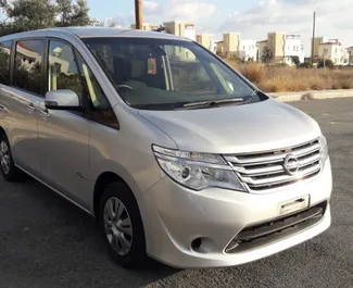 Vooraanzicht van een huurauto Nissan Serena in Paphos, Cyprus ✓ Auto #3172. ✓ Transmissie Automatisch TM ✓ 0 beoordelingen.