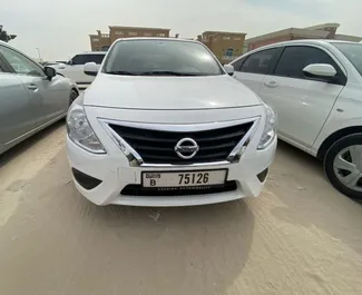 Verhuur Nissan Sunny. Economy, Comfort Auto te huur in de VAE ✓ Borg van Borg van 700 AED ✓ Verzekeringsmogelijkheden TPL, SCDW, Diefstal.
