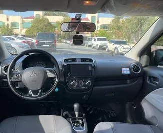 Vooraanzicht van een huurauto Mitsubishi Attrage in Dubai, Verenigde Arabische Emiraten ✓ Auto #13923. ✓ Transmissie Automatisch TM ✓ 0 beoordelingen.