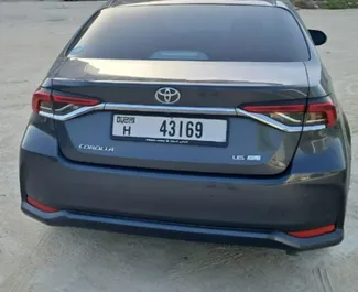 Vooraanzicht van een huurauto Toyota Corolla Sedan in Dubai, Verenigde Arabische Emiraten ✓ Auto #13928. ✓ Transmissie Automatisch TM ✓ 0 beoordelingen.
