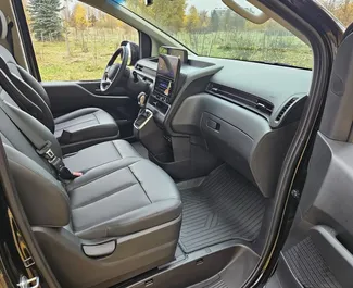 Interieur van Hyundai Staria te huur in Wit-Rusland. Een geweldige auto met 9 zitplaatsen en een Automatisch transmissie.