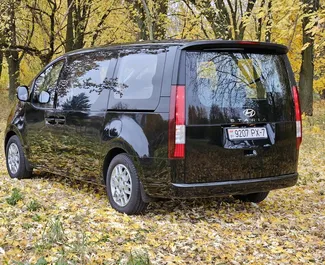 Verhuur Hyundai Staria. Comfort, Minivan Auto te huur in Wit-Rusland ✓ Borg van Borg van 500 USD ✓ Verzekeringsmogelijkheden TPL, CDW, SCDW, Diefstal, Buitenland, Jonge.