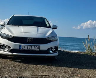 Vooraanzicht van een huurauto Fiat Egea in Alanya, Turkije ✓ Auto #13535. ✓ Transmissie Handmatig TM ✓ 0 beoordelingen.