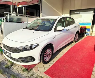 Vooraanzicht van een huurauto Fiat Egea in Fethiye, Turkije ✓ Auto #11756. ✓ Transmissie Handmatig TM ✓ 0 beoordelingen.