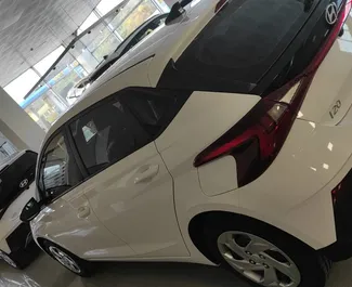 Vooraanzicht van een huurauto Hyundai i20 in Fethiye, Turkije ✓ Auto #11769. ✓ Transmissie Automatisch TM ✓ 0 beoordelingen.