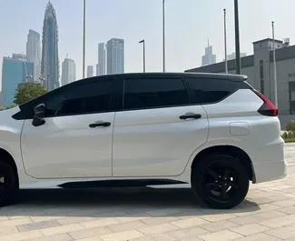 Vooraanzicht van een huurauto Mitsubishi Xpander in Dubai, Verenigde Arabische Emiraten ✓ Auto #13985. ✓ Transmissie Automatisch TM ✓ 0 beoordelingen.