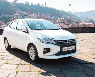 Vooraanzicht van een huurauto Mitsubishi Attrage in Tbilisi, Georgië ✓ Auto #13650. ✓ Transmissie Automatisch TM ✓ 0 beoordelingen.