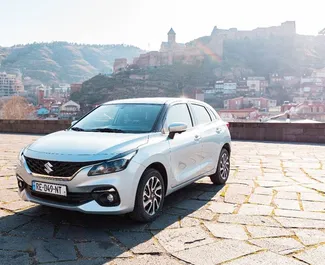 Vooraanzicht van een huurauto Suzuki Baleno in Tbilisi, Georgië ✓ Auto #13647. ✓ Transmissie Automatisch TM ✓ 0 beoordelingen.