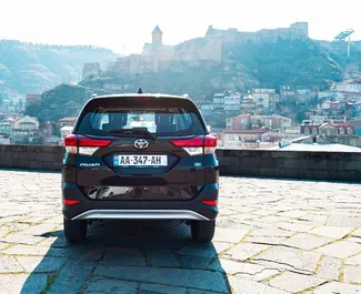 Benzine motor van 1,5L van Toyota Rush 2022 te huur in Tbilisi.