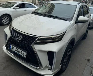 Verhuur Toyota Rush. Comfort, Crossover, Minivan Auto te huur in Georgië ✓ Borg van Zonder Borg ✓ Verzekeringsmogelijkheden TPL, SCDW, FDW, Passagiers.