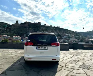 Benzine motor van 3,6L van Chrysler Voyager 2023 te huur in Tbilisi.