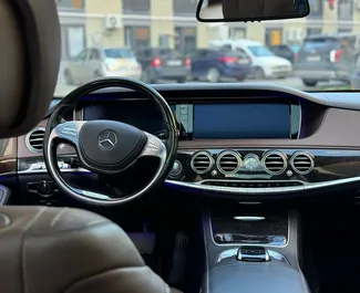 Verhuur Mercedes-Benz S500. Premium, Luxe Auto te huur in Georgië ✓ Borg van Borg van 500 GEL ✓ Verzekeringsmogelijkheden TPL, SCDW, FDW, Passagiers.
