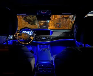 Benzine motor van 4,7L van Mercedes-Benz S500 2019 te huur in Tbilisi.