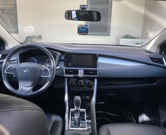 Vooraanzicht van een huurauto Mitsubishi Xpander in Dubai, Verenigde Arabische Emiraten ✓ Auto #13988. ✓ Transmissie Automatisch TM ✓ 0 beoordelingen.