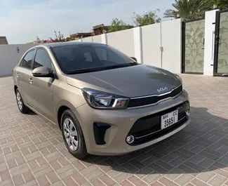 Benzine motor van L van Kia Pegas 2025 te huur in Dubai.