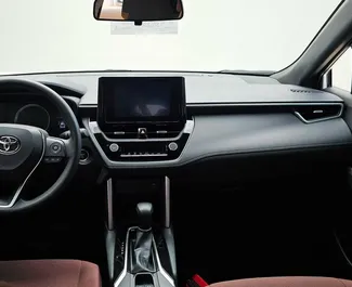 Verhuur Toyota Corolla Cross. Economy, Comfort, Crossover Auto te huur in de VAE ✓ Borg van Borg van 500 AED ✓ Verzekeringsmogelijkheden TPL, SCDW, Diefstal.