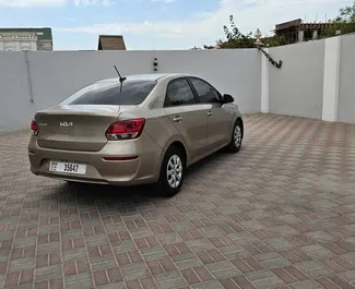 Verhuur Kia Pegas. Economy Auto te huur in de VAE ✓ Borg van Borg van 500 AED ✓ Verzekeringsmogelijkheden TPL.