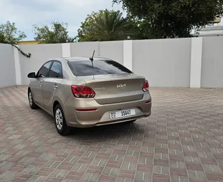 Vooraanzicht van een huurauto Kia Pegas in Dubai, Verenigde Arabische Emiraten ✓ Auto #14007. ✓ Transmissie Automatisch TM ✓ 0 beoordelingen.