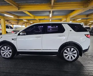 Diesel motor van 2,2L van Land Rover Discovery Sport 2015 te huur in Tirana.