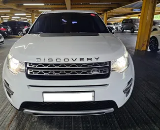 Vooraanzicht van een huurauto Land Rover Discovery Sport in Tirana, Albanië ✓ Auto #13645. ✓ Transmissie Automatisch TM ✓ 0 beoordelingen.
