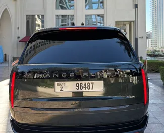 Autohuur Land Rover Range Rover 2024 in in de VAE, met Benzine brandstof en 355 pk ➤ Vanaf 1200 AED per dag.