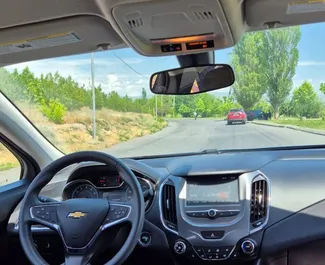 Verhuur Chevrolet Cruze. Comfort Auto te huur in Armenië ✓ Borg van Borg van 300 USD ✓ Verzekeringsmogelijkheden TPL, CDW, FDW.