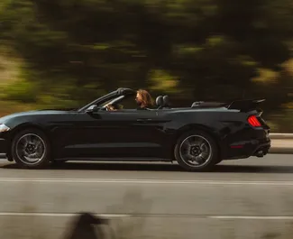 Ford Mustang Cabrio 2022 beschikbaar voor verhuur in Tbilisi, met een kilometerlimiet van onbeperkt.