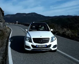 Vooraanzicht van een huurauto Mercedes-Benz GLK in Tirana, Albanië ✓ Auto #13939. ✓ Transmissie Automatisch TM ✓ 0 beoordelingen.
