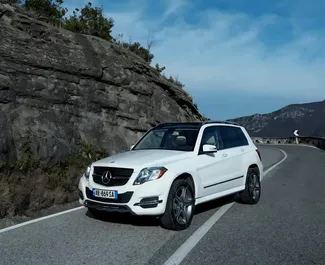 Mercedes-Benz GLK 2015 beschikbaar voor verhuur in Tirana, met een kilometerlimiet van onbeperkt.