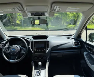 Interieur van Subaru Forester te huur in Georgië. Een geweldige auto met 5 zitplaatsen en een Automatisch transmissie.