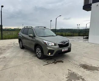 Vooraanzicht van een huurauto Subaru Forester in Koetaisi, Georgië ✓ Auto #14092. ✓ Transmissie Automatisch TM ✓ 0 beoordelingen.