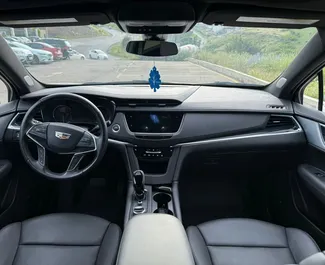 Cadillac XT4 2023 met Aandrijving op alle wielen systeem, beschikbaar in Tbilisi.