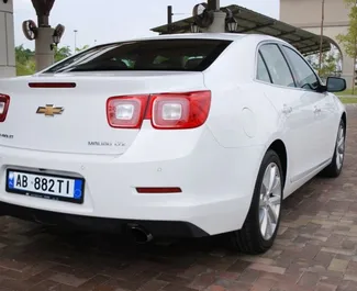 Vooraanzicht van een huurauto Chevrolet Malibu in Durrës, Albanië ✓ Auto #14057. ✓ Transmissie Automatisch TM ✓ 0 beoordelingen.