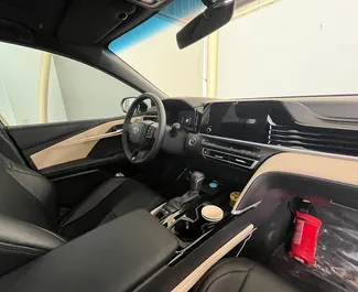 Verhuur Toyota Camry. Comfort, Premium Auto te huur in de VAE ✓ Borg van Borg van 500 AED ✓ Verzekeringsmogelijkheden TPL.
