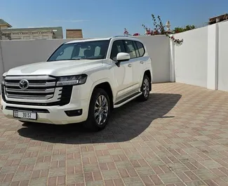 Autohuur Toyota Land Cruiser 300 #13952 Automatisch in Dubai, uitgerust met L motor ➤ Van Mohammad in de VAE.