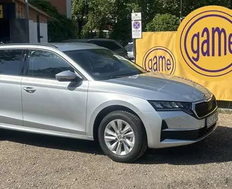 Vooraanzicht van een huurauto Skoda Octavia Combi in Boedapest, Hongarije ✓ Auto #13116. ✓ Transmissie Automatisch TM ✓ 0 beoordelingen.