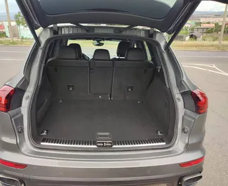Huur een Porsche Cayenne in Tbilisi Georgië