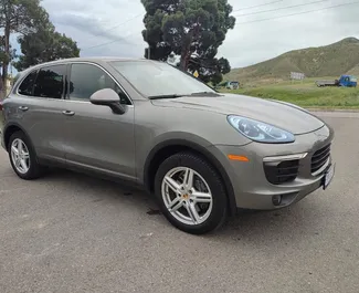 Verhuur Porsche Cayenne. Premium, Luxe, SUV Auto te huur in Georgië ✓ Borg van Zonder Borg ✓ Verzekeringsmogelijkheden TPL, CDW, SCDW, FDW, Passagiers, Diefstal, Geen storting.