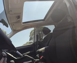 Interieur van Subaru Forester te huur in Georgië. Een geweldige auto met 5 zitplaatsen en een Automatisch transmissie.