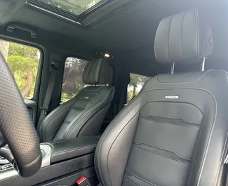 Mercedes-Benz G63 AMG 2024 beschikbaar voor verhuur in Alicante, met een kilometerlimiet van 150 km/dag.