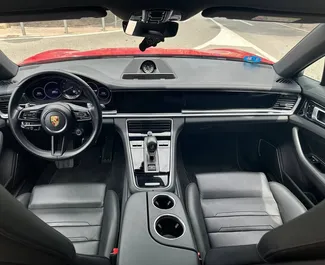 Verhuur Porsche Panamera. Premium, Luxe Auto te huur in Spanje ✓ Borg van Borg van 5000 EUR ✓ Verzekeringsmogelijkheden TPL.