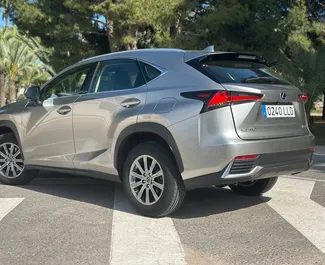 Interieur van Lexus NX te huur in Spanje. Een geweldige auto met 5 zitplaatsen en een Automatisch transmissie.