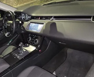 Interieur van Land Rover Range Rover Evoque te huur in Spanje. Een geweldige auto met 5 zitplaatsen en een Automatisch transmissie.