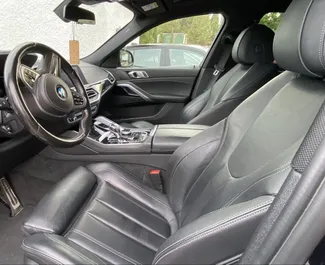 BMW X6 2022 beschikbaar voor verhuur in Alicante, met een kilometerlimiet van 200 km/dag.