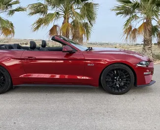 Ford Mustang GT Cabrio 2023 beschikbaar voor verhuur in Alicante, met een kilometerlimiet van 200 km/dag.