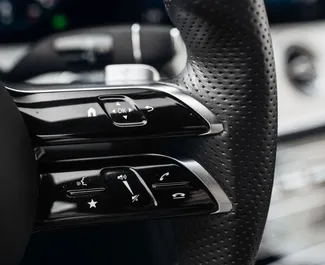 Mercedes-Benz E-Class Cabrio 2023 beschikbaar voor verhuur in Alicante, met een kilometerlimiet van 200 km/dag.