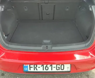 Volkswagen Golf 8 2018 beschikbaar voor verhuur in Tbilisi, met een kilometerlimiet van 250 km/dag.
