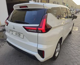 Benzine motor van 1,5L van Mitsubishi Xpander 2024 te huur in Dubai.